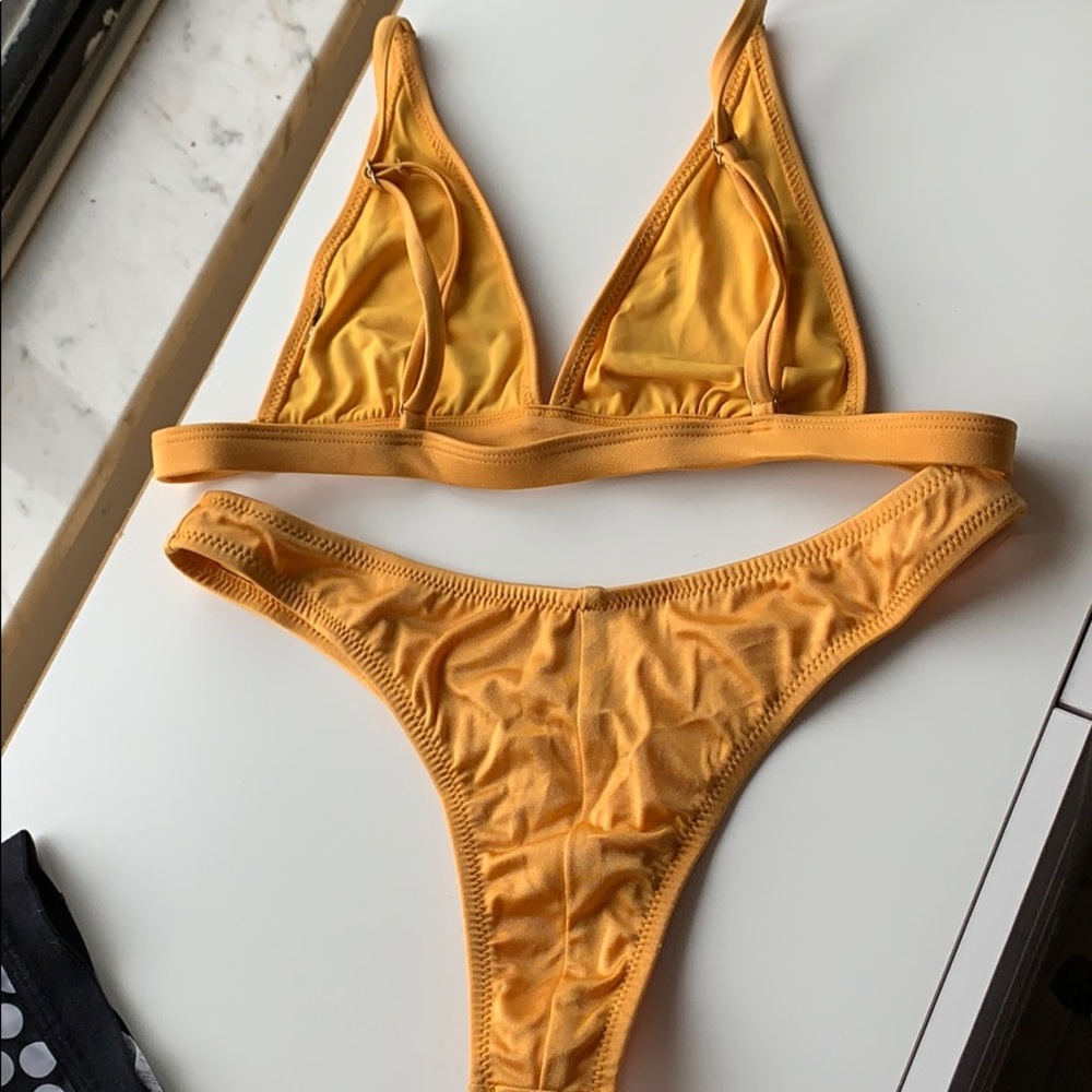 Bikini - Picture 2 of 3